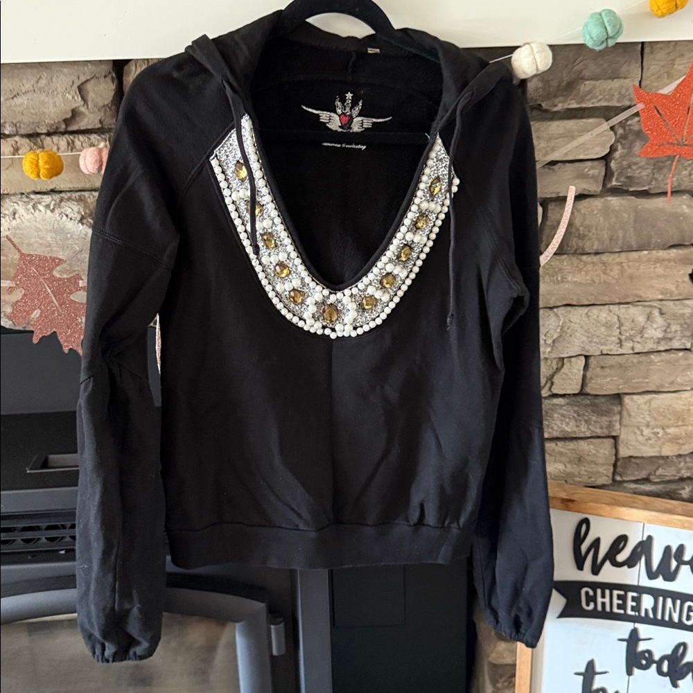 Vintage Twisted Heart Black Hoodie with Beaded Scoop Neckline sz M